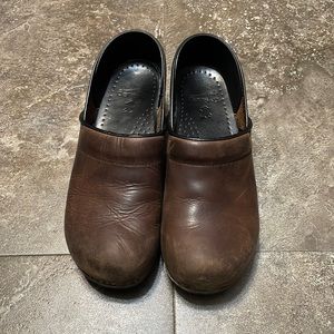 Dansko clogs, brown size 40. GUC